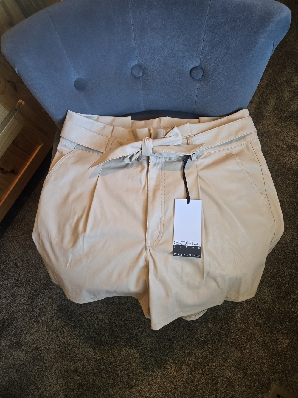 NWT sofia by sofia vergara Beige Faux Leather Paperbag Short